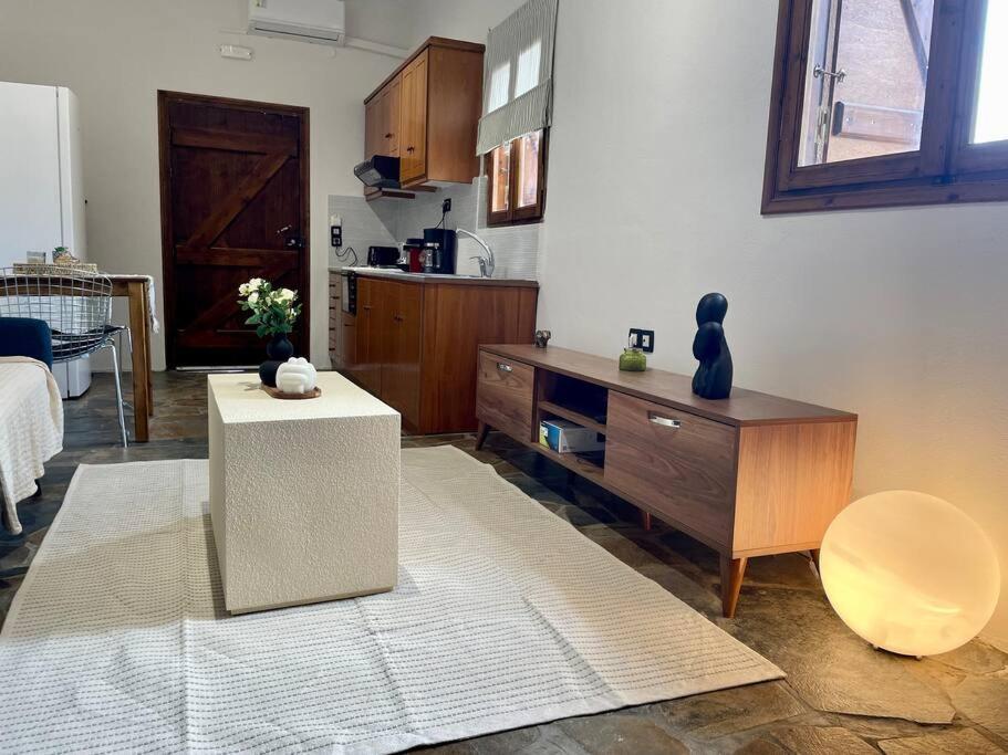 Almond Home Livadia  ภายนอก รูปภาพ