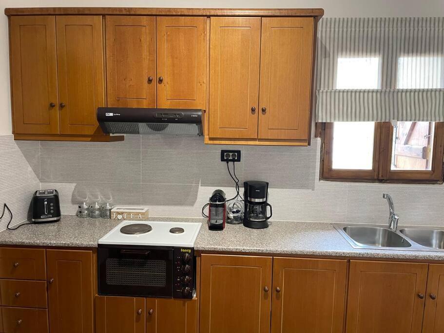 Almond Home Livadia  ภายนอก รูปภาพ