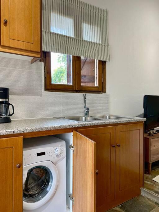 Almond Home Livadia  ภายนอก รูปภาพ