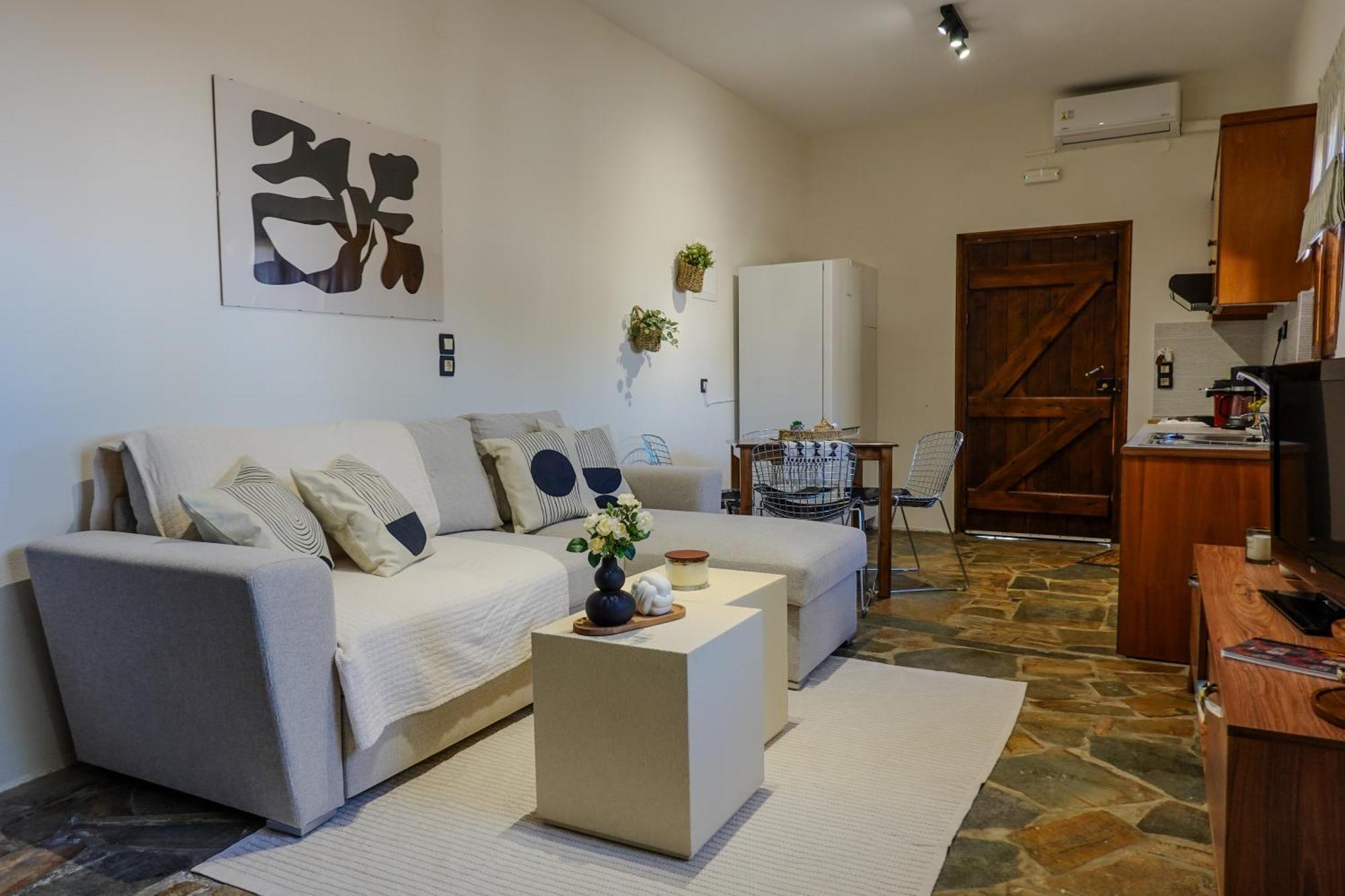 Almond Home Livadia  ภายนอก รูปภาพ